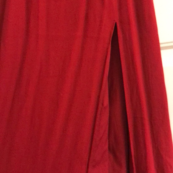 Beautiful backless red dress wit slit and lace top - Picture 2 of 5